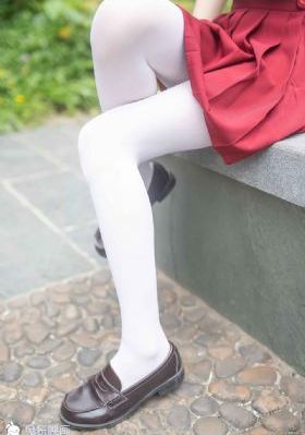 不扣钮扣的女孩